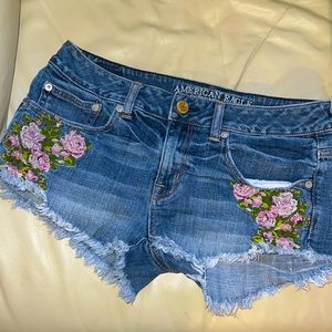 American Eagle Cutoff Jean Shorts Floral Embroidered Size 6
